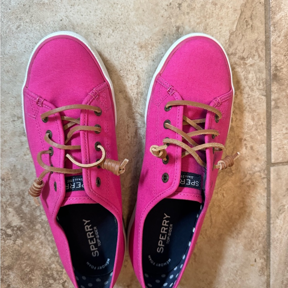 Sperry Women's Fuchsia Canvas Sneakers